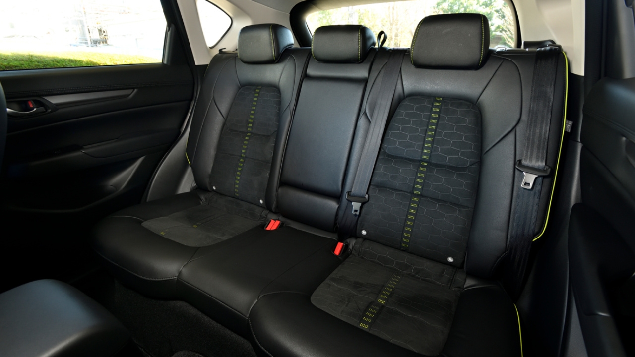 Vue de l'habitacle d'une Mazda CX-5 2025