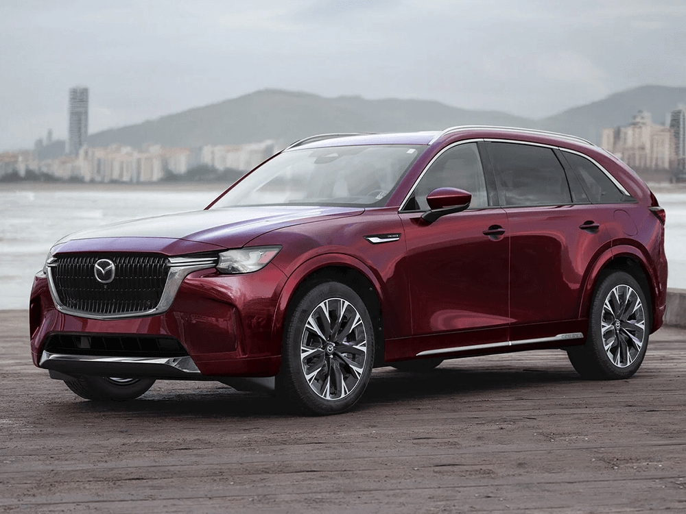 Mazda CX-90 MHEV 2025 sur la route.