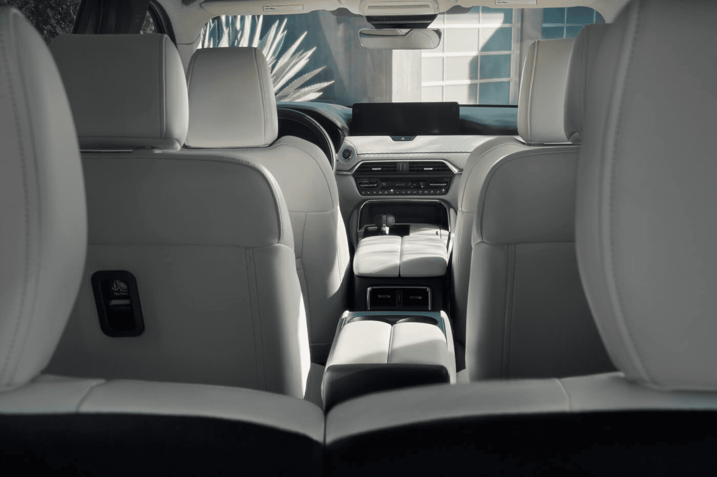 Habitacle du Mazda CX-90 PHEV 2025.
