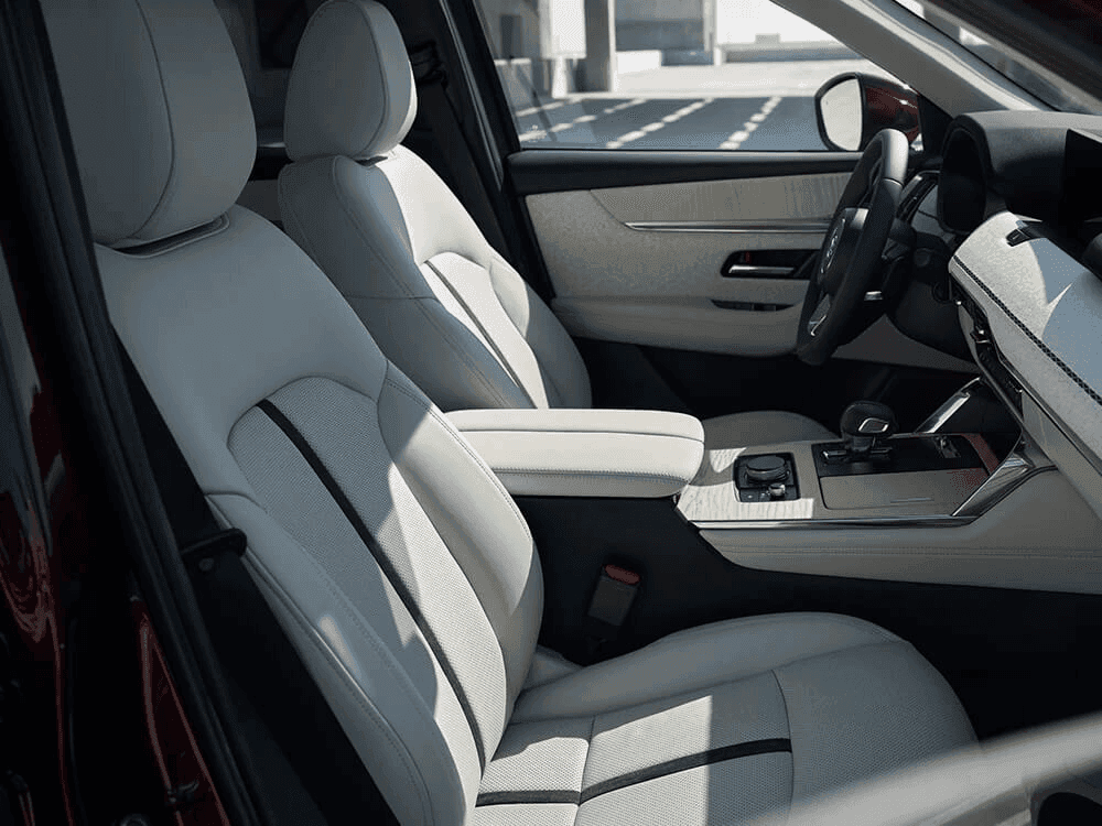 Habitacle du Mazda CX-90 MHEV 2025.